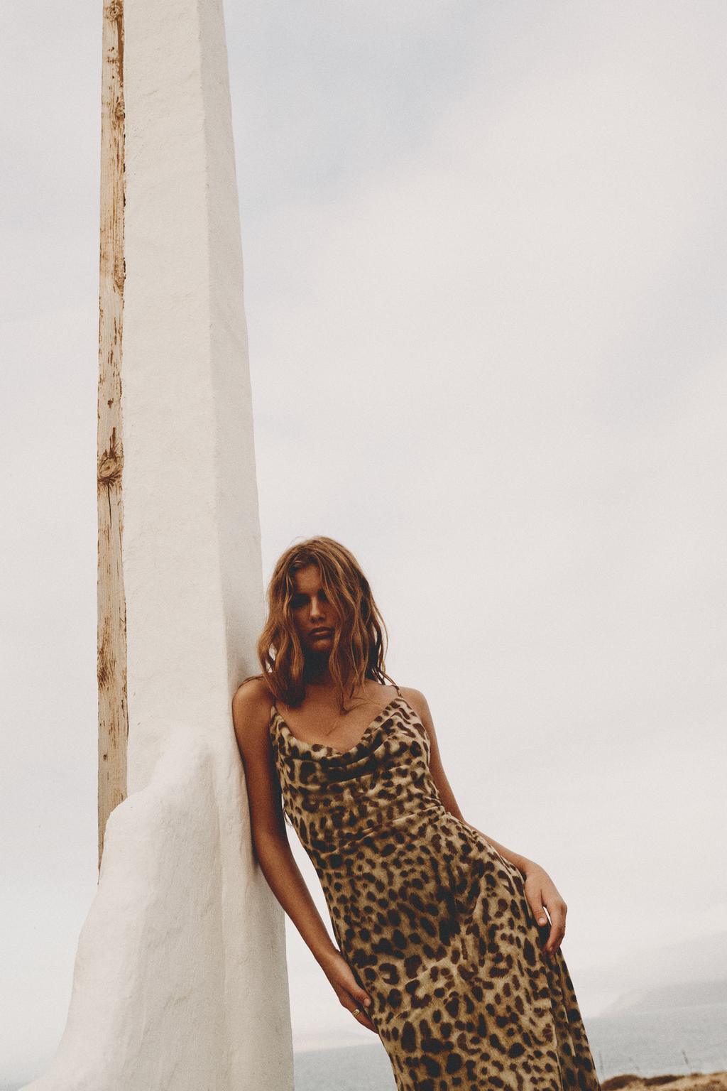 Leopard Print Cowl Neck Maxi Dress | Leopard | Satin Blend | Bold and Stylish - ZyraLux Kleding en accessoires