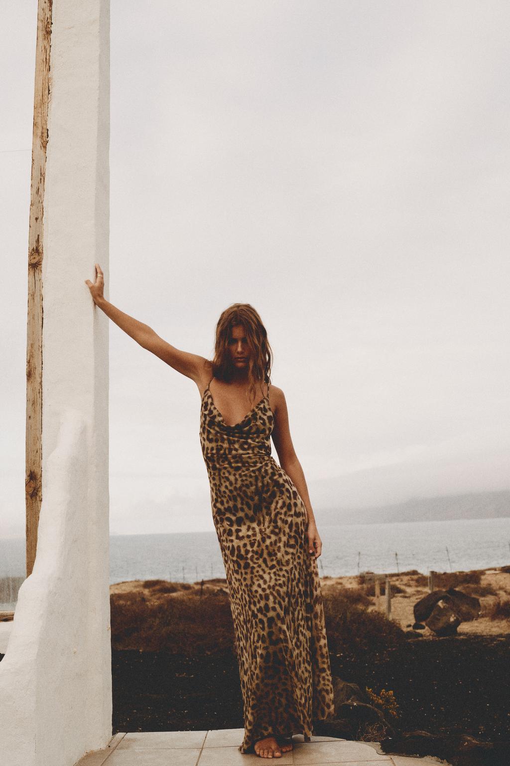 Leopard Print Cowl Neck Maxi Dress | Leopard | Satin Blend | Bold and Stylish - ZyraLux Kleding en accessoires