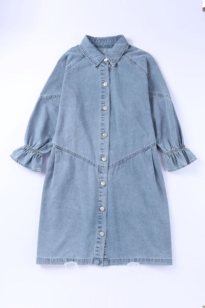 Chique hemelsblauwe denim mini-jurk met lange mouwen met knopen