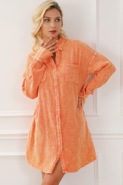 Chique oversized oranje gekreukelde overhemdjurk met twee borstzakken