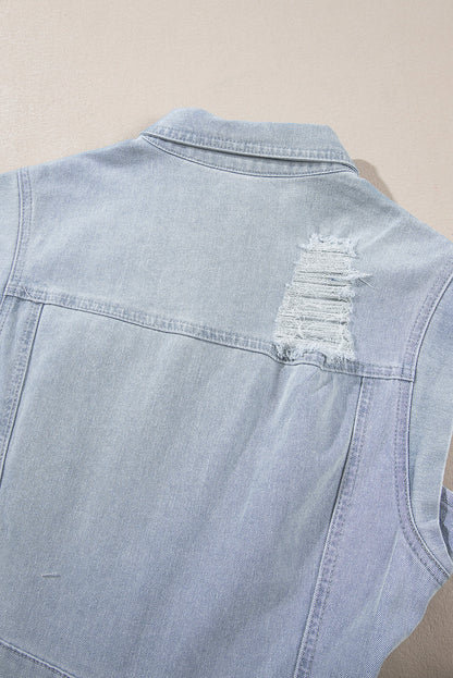 Chique lichtblauwe acid wash gerafelde denimjurk met trendy klepzakken