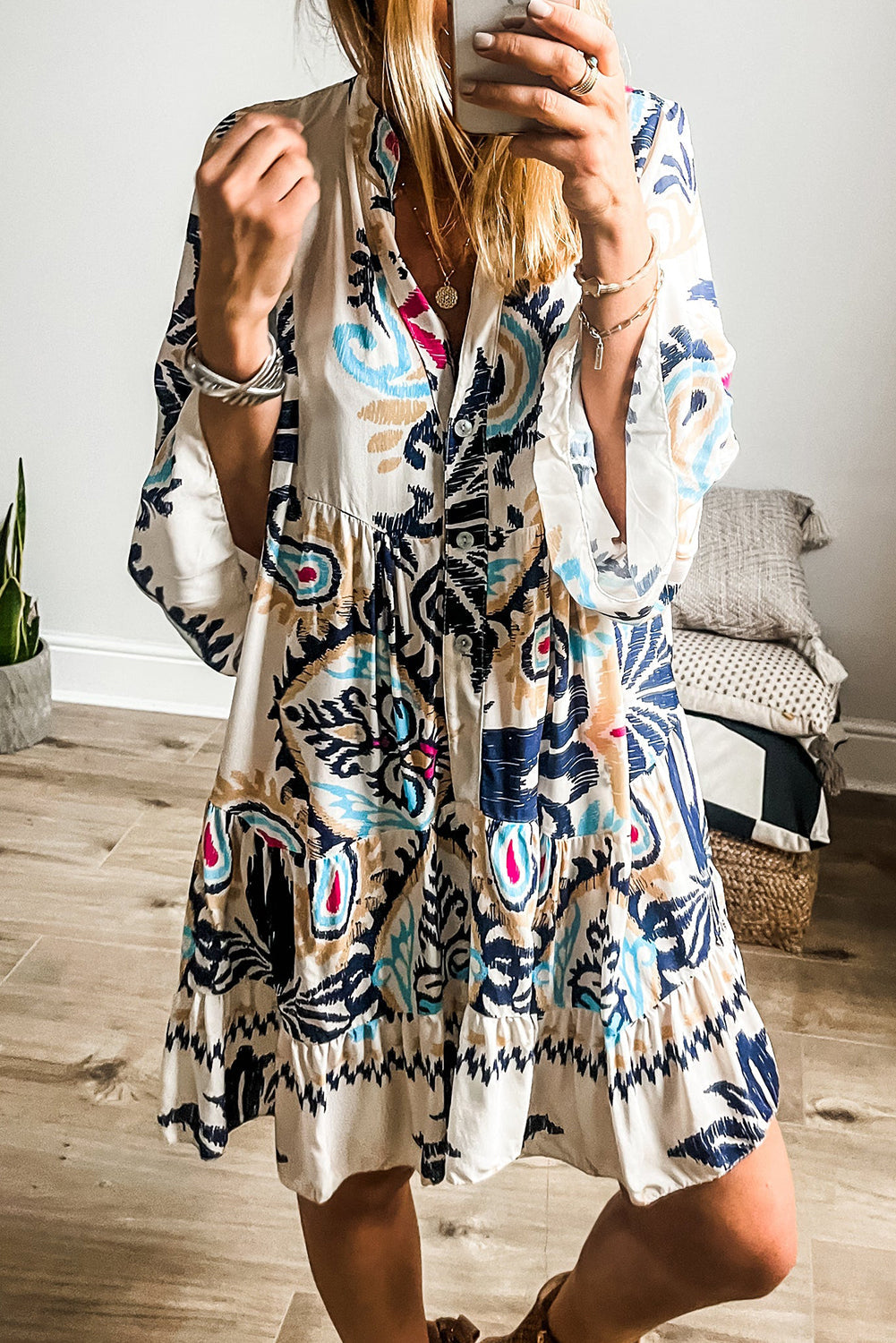 Chique witte tribal print mini-jurk met geknoopte mouwen