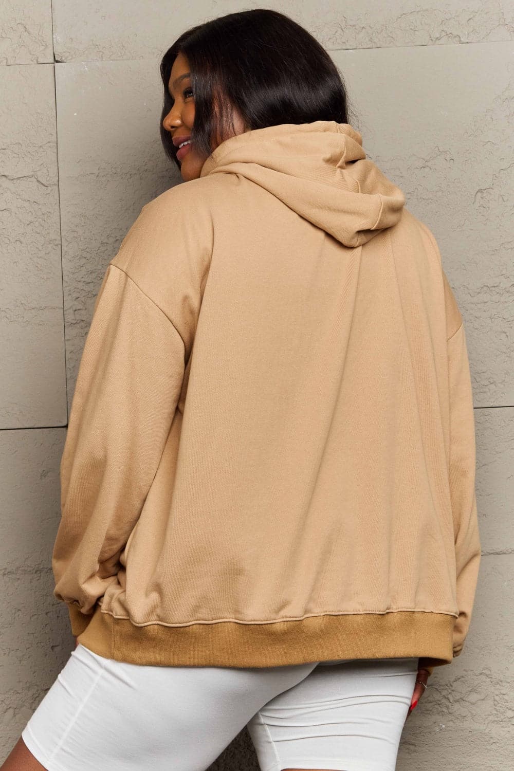 Gezellige oversized hoodie met verlaagde schouders in volledige maat