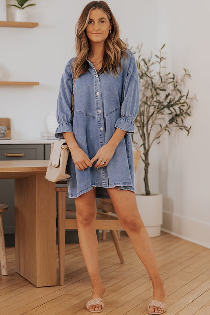 Chique hemelsblauwe denim mini-jurk met lange mouwen met knopen