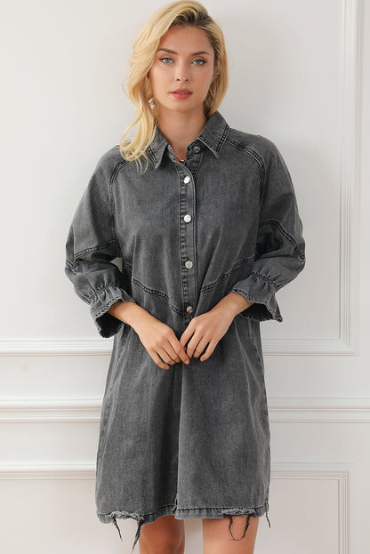 Chique hemelsblauwe denim mini-jurk met lange mouwen met knopen