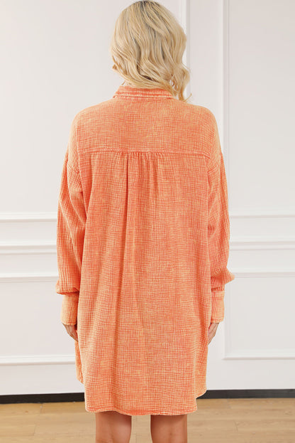 Chique oversized oranje gekreukelde overhemdjurk met twee borstzakken