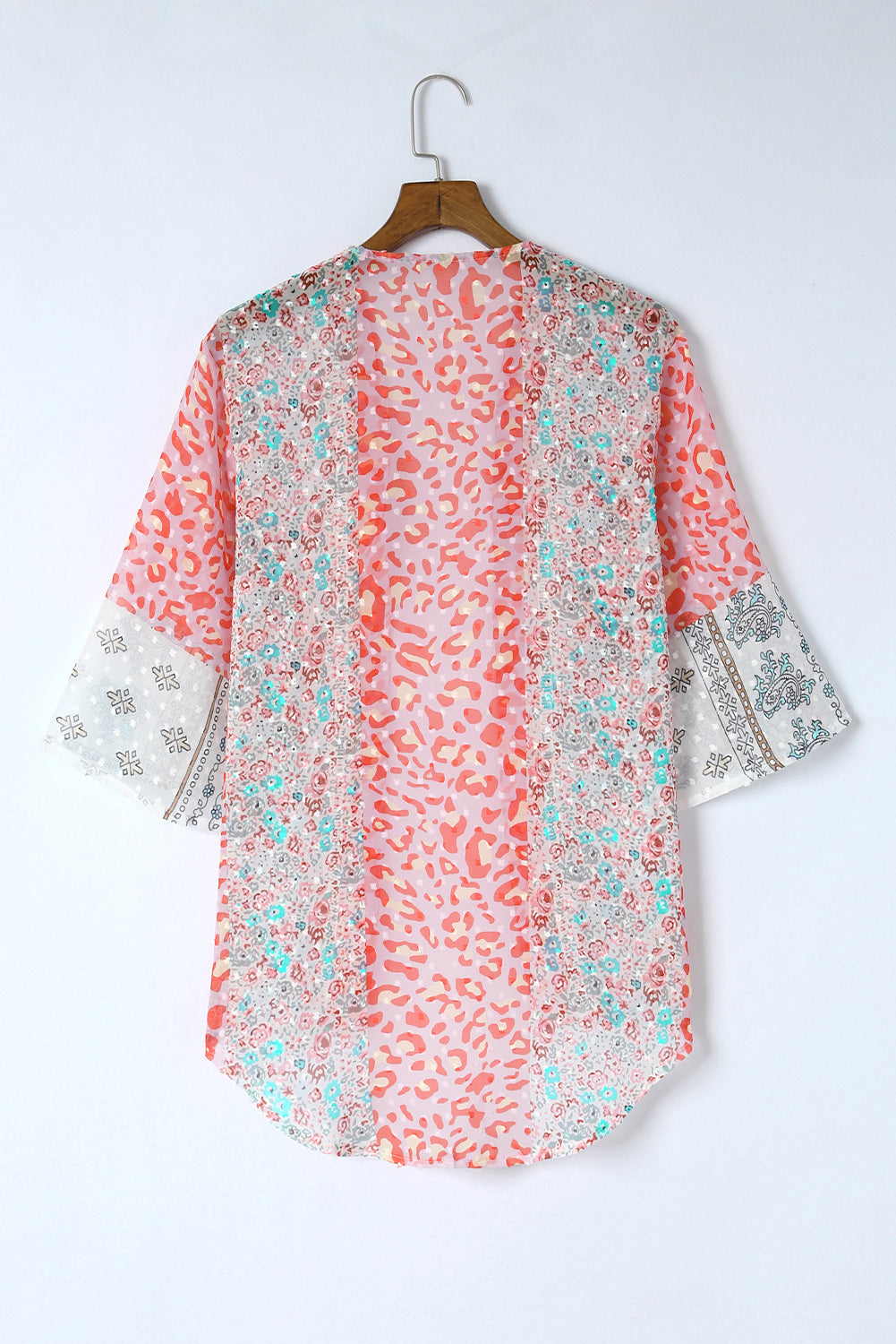 Witte kimono met bloemenprint en open voorkant en klokvormige mouwen