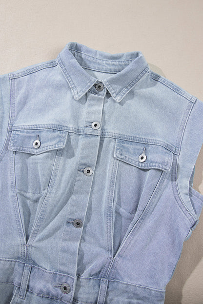 Chique lichtblauwe acid wash gerafelde denimjurk met trendy klepzakken