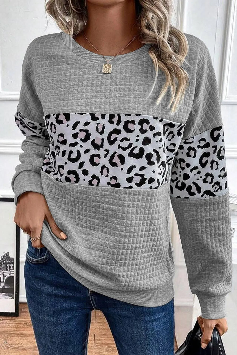 Chique luipaardprint sweatshirt met lange mouwen en comfortabele ronde hals