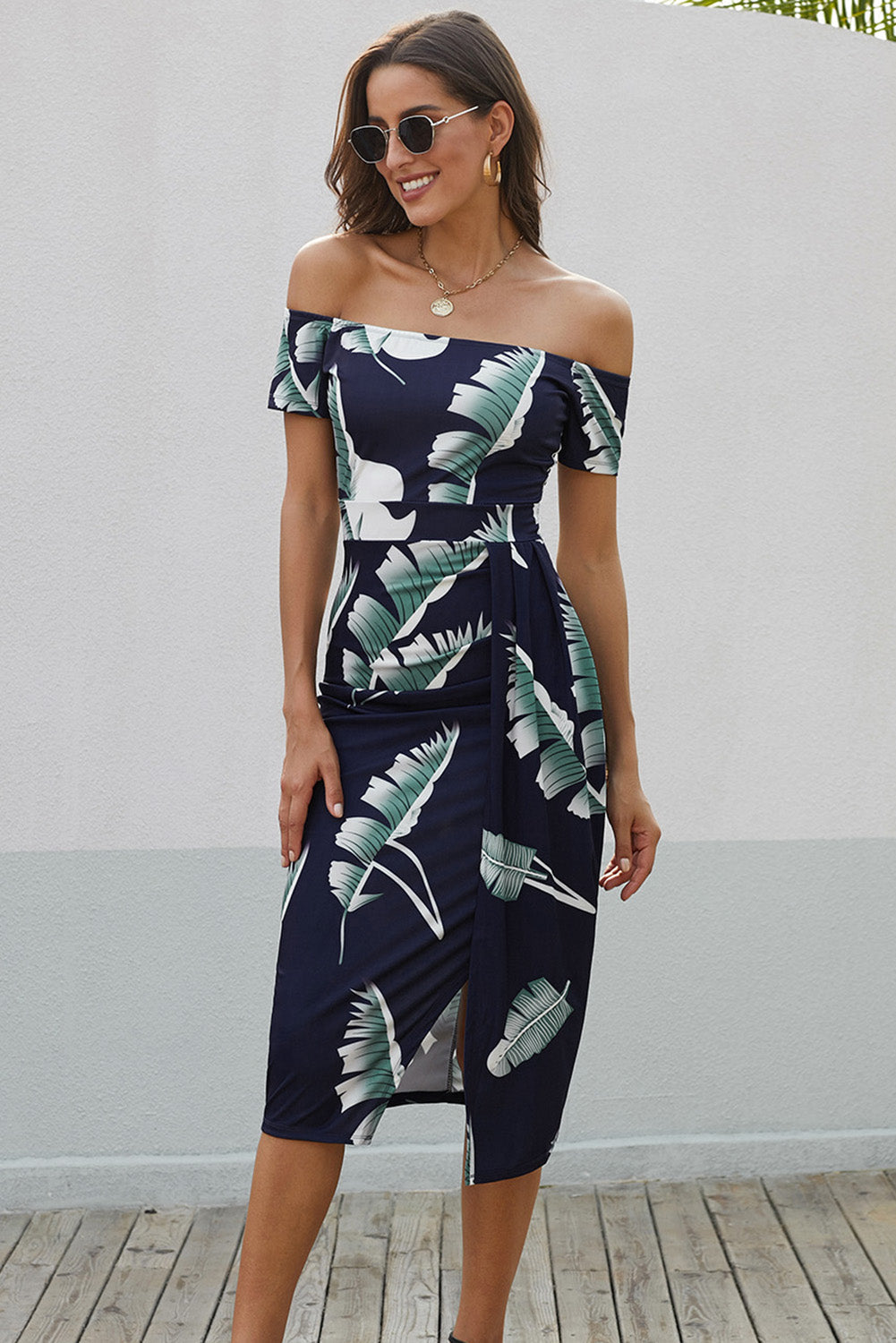 Chique zwarte off-shoulder midi-jurk met trendy patroon en zwoele split