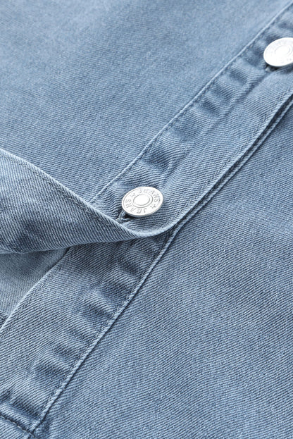 Chique hemelsblauwe denim mini-jurk met lange mouwen met knopen