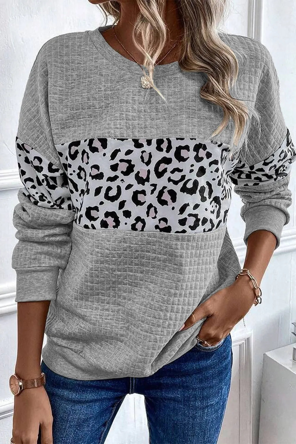 Chique luipaardprint sweatshirt met lange mouwen en comfortabele ronde hals